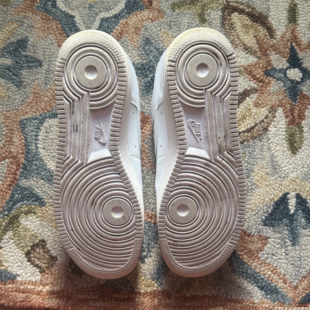 Nike Air Force 1 Low Triple White - Picture 3 of 4